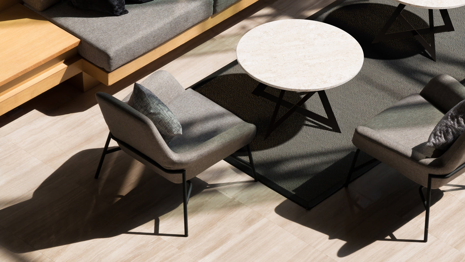 How to Pair Coffee Tables with Different Rug Patterns?